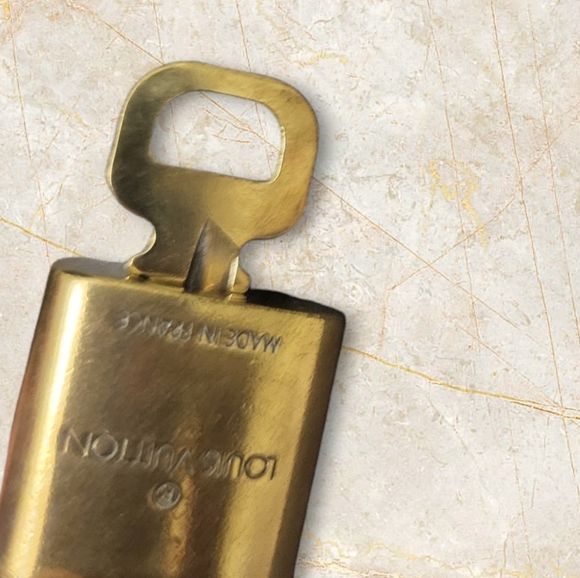 Louis Vuitton Lock and Key #312 Add a touch of luxury to your collection - Picture 3 of 4